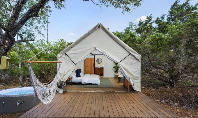 Fredericksburg RV Rental | Cherry Cove Glamping W/Hot tub AND Cowboy Pool!