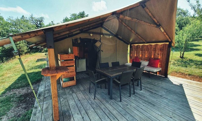 Engravies Cabin | Cherry Lodge tent for 4 people