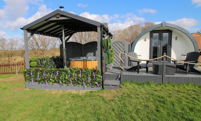 Lyth Hill Cottage | CHERRY POD, pet friendly, character holiday cottage in Meole Brace