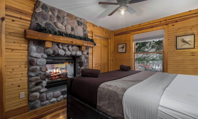 New Plymouth Cabin | Cherry Ridge Retreat Waters Edge - Hocking Hills Luxury Cabin with hot tub and fire place