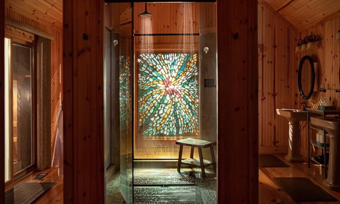 New Plymouth Cabin | Cherry Ridge Retreat - Ravine's Edge Luxury Romantic Cabin with hot tub and private gazebo!