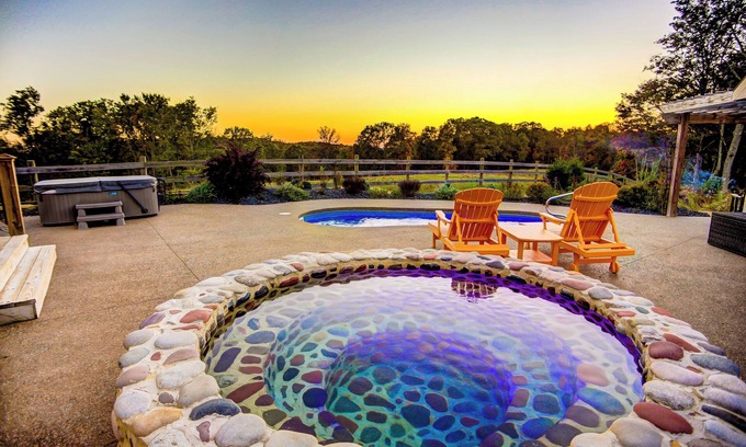 New Plymouth Cabin | Cherry Ridge Retreat -The Observatory Romantic Pool Cabin with hot tub and cold plunge!