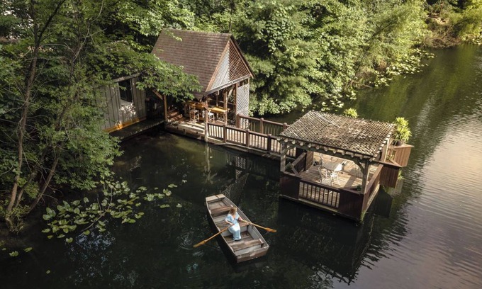 New Plymouth Cabin | Cherry Ridge Retreat's Boat House Sauna Cabin with hot tub and private dock