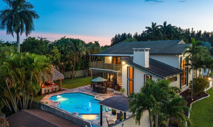 Davie Apartment | Cherry Royale Grand Villa