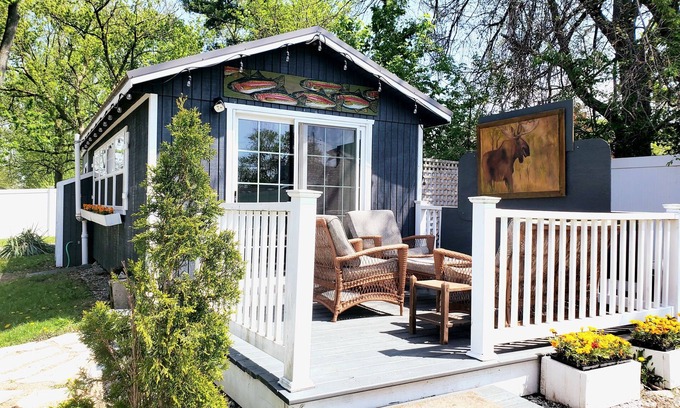 Three Oaks Cottage | Cherry Street Guesthouse with private wooded yard & firepit, 3 blocks to town! n