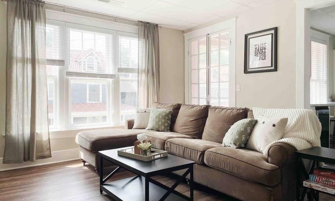 Evansville Apartment | Cherry Street Retreat