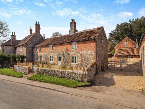 Great Snoring House | Cherry Tree Cottage - Uk30237