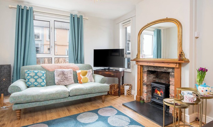 St Davids Cottage | Cherry Tree House, Holiday Cottage St Davids, Sleeps 5, 3 bedrooms, bathrooms