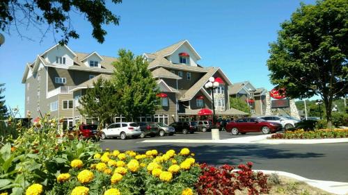 Traverse City Hotel | Cherry Tree Inn & Suites