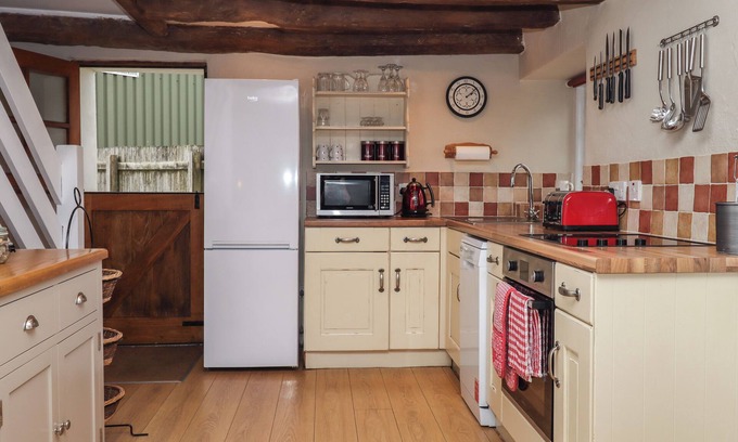 Broadwoodkelly Cottage | Cherryblossom Cottage