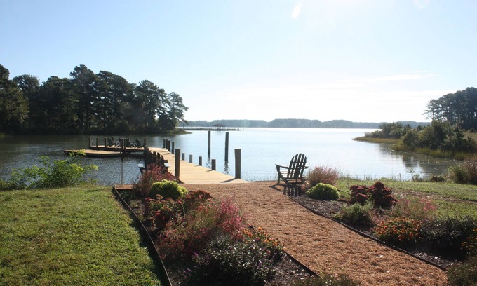 Foster House | Chesapeake Bay Waterfront: Kayaks, Fire Pit, Wifi, Bikes, Dog-friendly