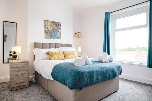 Sketty House | Chesshyre Accommodation - TV in Every Bedroom!