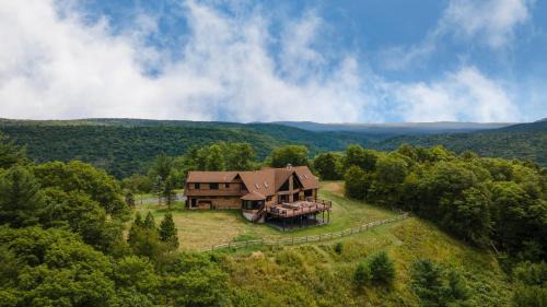Hillsdale House | Chester by AvantStay Amazing Views Secluded Home A True City Escape