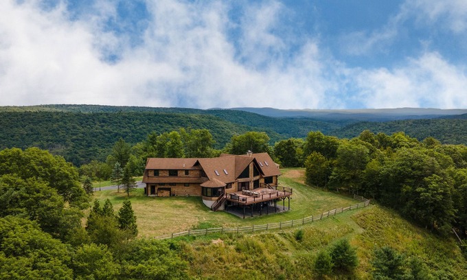 Hillsdale Cabin | Chester by AvantStay | Amazing Views, Secluded Home, A True City Escape!