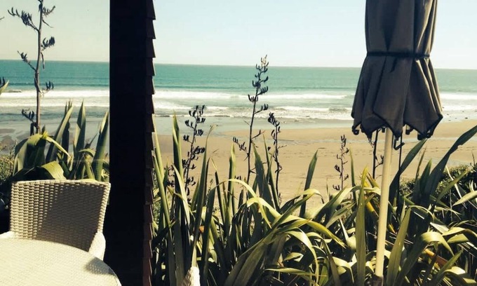 Oakura Villa | Chester Cottage Beachfront - direct ocean access