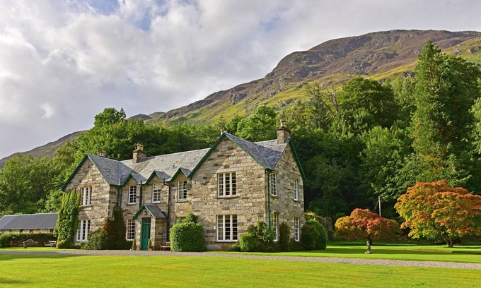 Loch Tay House | Chesthill House - traditional Scottish properties in stunning Glen Lyon