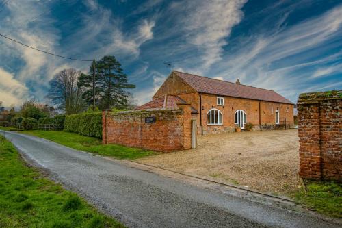 Aldborough House | Chestnut Barn, North Norfolk with private hot tub & close to beaches