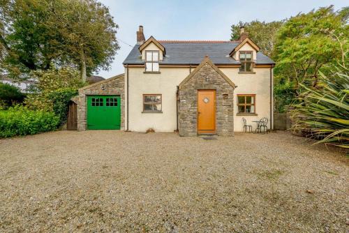 Manorbier Apartment | Chestnut Cottage