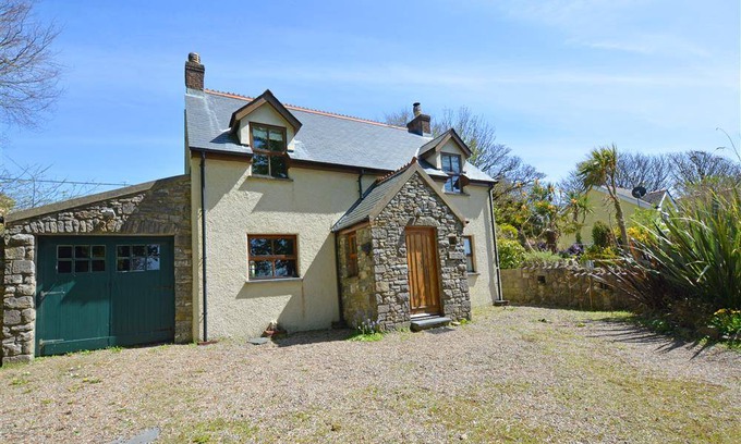 Manorbier Cottage | Chestnut Cottage