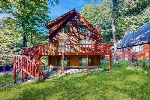 Lake Ariel House | Chestnut Hill Hideaway