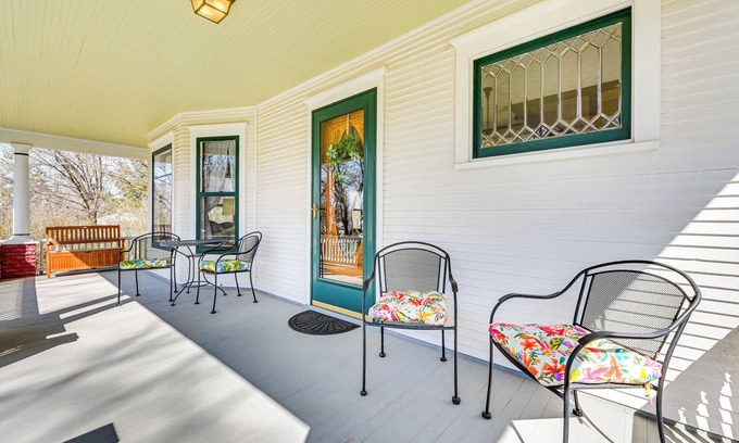 Atlantic House | 'Chestnut Hill' Vintage Farmhouse w/Deck & Yard