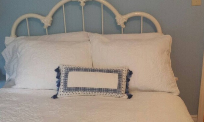 Anne's Land Bed & Breakfast | Chestnut Lane Bed & Breakfast - The Blue Room