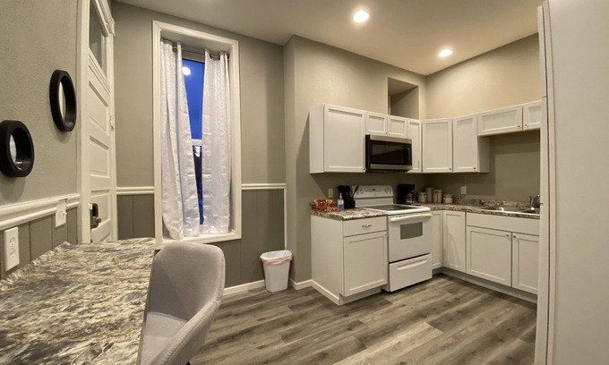 Osceola Apartment | Chestnut on the square, unit B