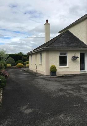 Oldcastle Apartment | ChestNut View Oldcastle 1 bedroom self-catering