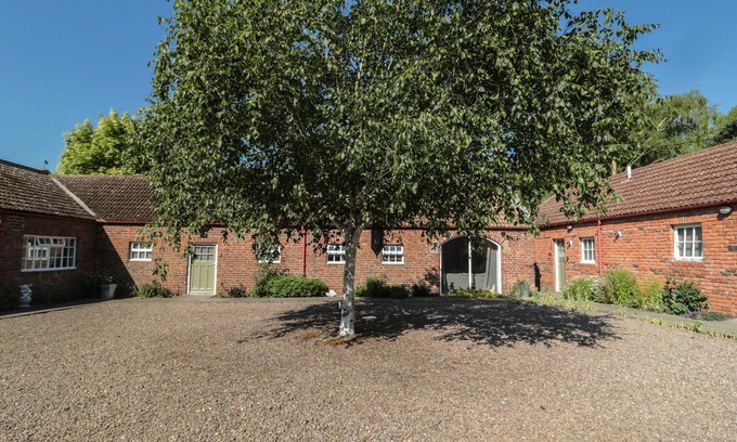Ford Cottage | CHEVIOT VIEW, pet friendly, with a garden in Cornhill-On-Tweed