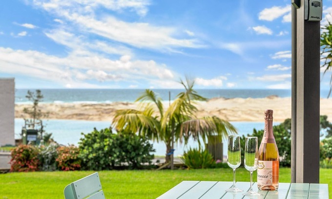 Mangawhai Heads House | Cheviot Views - Gorgeous apartment-style accommodation with extensive views in handy location