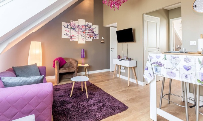 Saint-Coulomb Apartment | Chevrets - One Bedroom Apartment, Sleeps 2