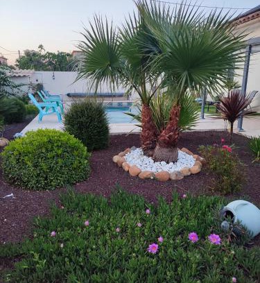 Sorgues Bed & Breakfast | Chez Brigitte Chambre d hôtes avec cour privative,piscine,