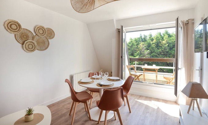 Saint-Regnobert-de-la-Cote-de-Nacre Apartment | Chez Flora - Appartement pour 4