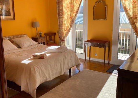 Bourg-Madame Apartment | Chez Hélène 3 étoiles, labellisé disabled PMR,pour 4 personnes chiens bienvenus-pet friendly