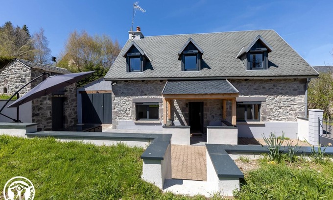 Besse-en-Chandesse House | Chez Jean - Besse ET Saint Anastaise
