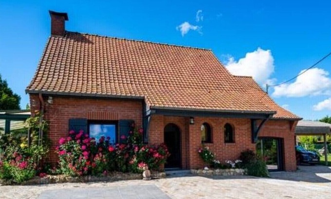 Marquise House | Chez Jules, the entrance to the capes