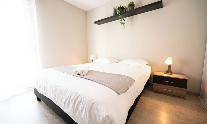 Leon Blum - Bon Coin Apartment | Chez Léon - Métro, Bus, Double box, 6 People