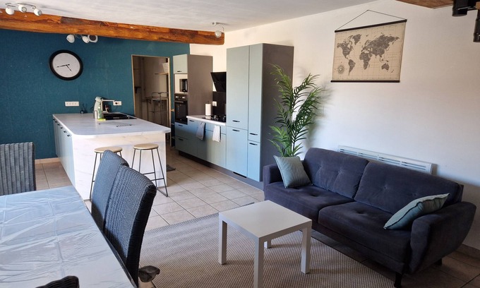 Gurgy House | Chez Madeleine, Maison Mitoyenne Avec Cour Fermée Dans Joli Village Bourguignon