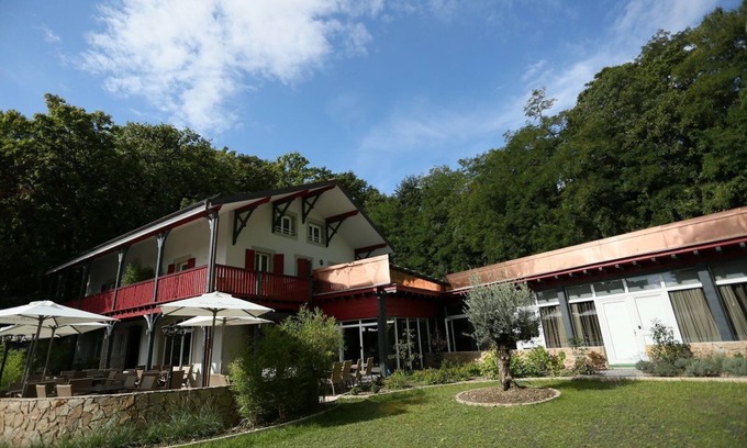 Geneva Hotel | Chez Maman