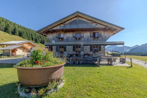 Le Petit-Bornand-les-Glieres Ski Chalet | Chez Merlin
