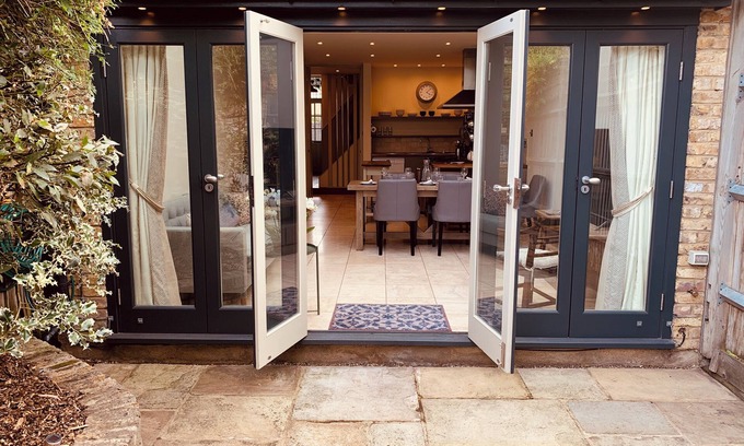 Southfield House | Chez Nous London - pretty 3 bed house in Chiswick with easy access to Heathrow.