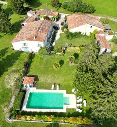 Brossac House | Chez Sarrazin
