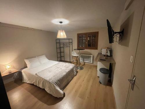 Ussel House | Chez Simon