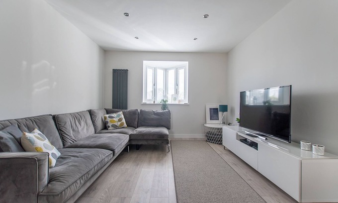 Carbis Bay House | Chi Lowen – Sleeps 8 – Parking – Garden –Dog Friendly