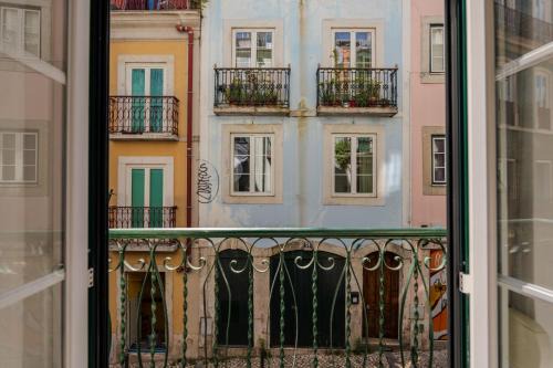 Encarnacao Apartment | Chiado Meets Bairro Apartment