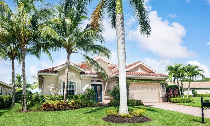 Naples House | CHIASSO COVE - Luxury Contemporary Styled Home in Fiddler's Creek