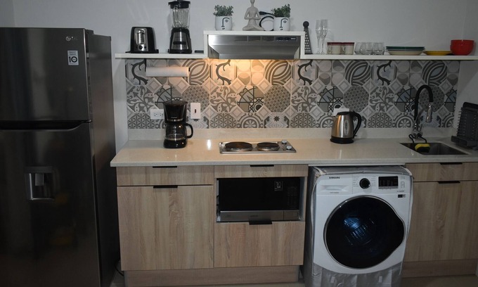 West Coast House | Chic 1 Bed close to National Botanical Gardens includes breakfast from November.