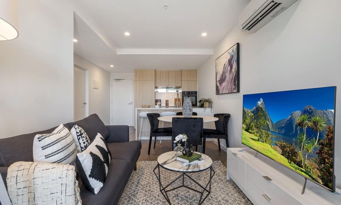 Moonee Ponds Apartment | Chic 1-Bed with Parking, Gym, Pool & City Views