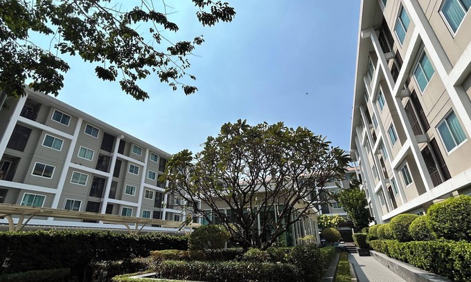 Khlong Luang Apartment | Chic 1-bedroom apartment with WiFi, fitness room in charming Tambon Khlong Song