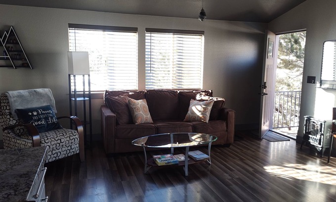 Castle Rock Apartment | Chic 1-bedroom apartment with AC, WiFi in amazing Castle Rock.